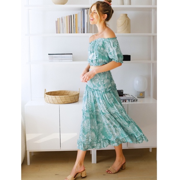 Tropical Print 2 Piece Set: Crop Top + Midi Skirt - Picture 3 of 8